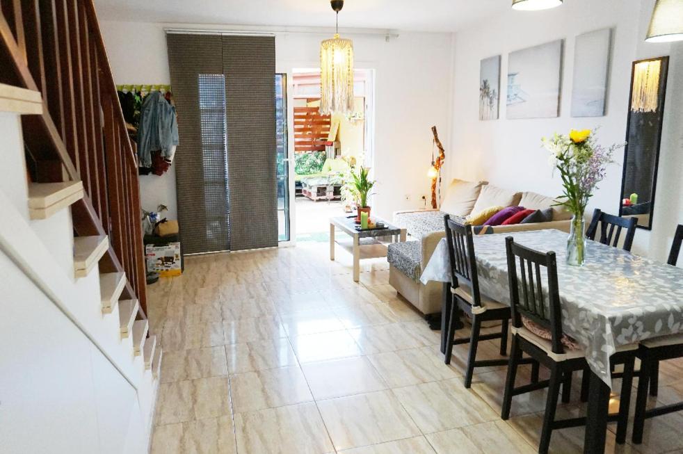 Hotel Casa La Sonrisa Shared House El Médano Esterno foto